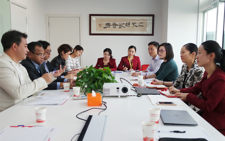 華伊斯蘭關(guān)系理事會(huì)理事長丁厚飛博士偕中華伊斯蘭關(guān)系理事會(huì)、馬來西亞代表Mr. Nasharudin 訪問東方龍商務(wù)