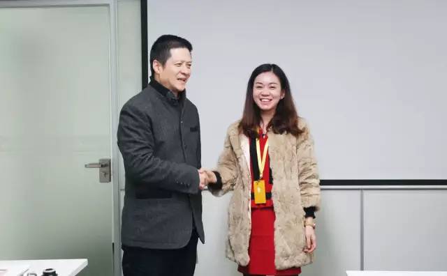 東方龍商務(wù)舉行2015年度工作總結(jié)表彰暨2016年工作計(jì)劃會(huì)議 東方龍商務(wù)舉行2015年度工作總結(jié)表彰暨2016年工作計(jì)劃會(huì)議