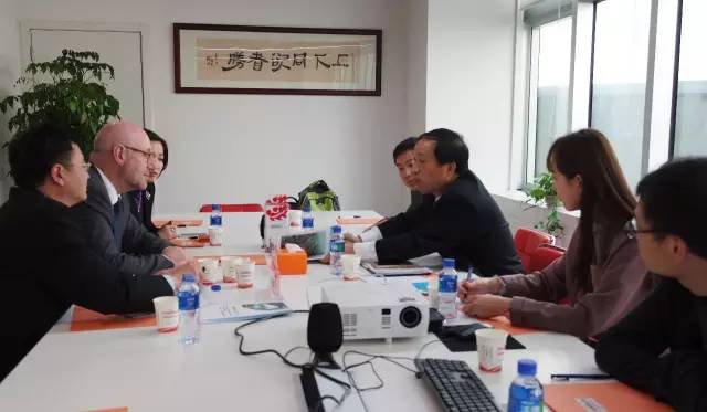 德國烏波塔爾市市長約翰內(nèi)斯·斯拉維奇博士一行來訪上海東方龍商務(wù)國際平臺舉行“烏波塔爾投資洽談會” 德國烏波塔爾市市長約翰內(nèi)斯·斯拉維奇博士一行來訪上海東方龍商務(wù)國際平臺舉行“烏波塔爾投資洽談會”