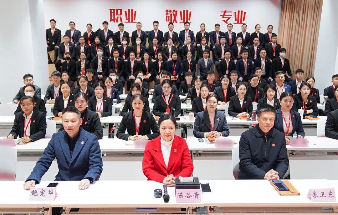 東方龍商務(wù)舉行2023年目標(biāo)責(zé)任書簽訂大會(huì)暨“開門紅”競賽再動(dòng)員