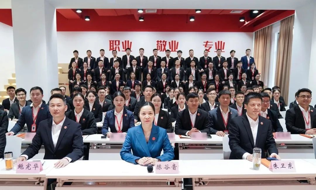 聚勢行，闖新途！東方龍商務(wù)召開一季度“開門紅”總結(jié)表彰暨“奔跑二季度”競賽總動(dòng)員