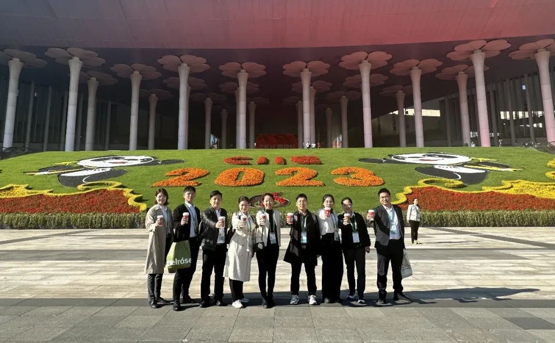 【進(jìn)博頻道】超吸睛！項(xiàng)目跑起來(lái)，招商熱起來(lái)！東方龍商務(wù)帶你沉浸式打卡進(jìn)博現(xiàn)場(chǎng)