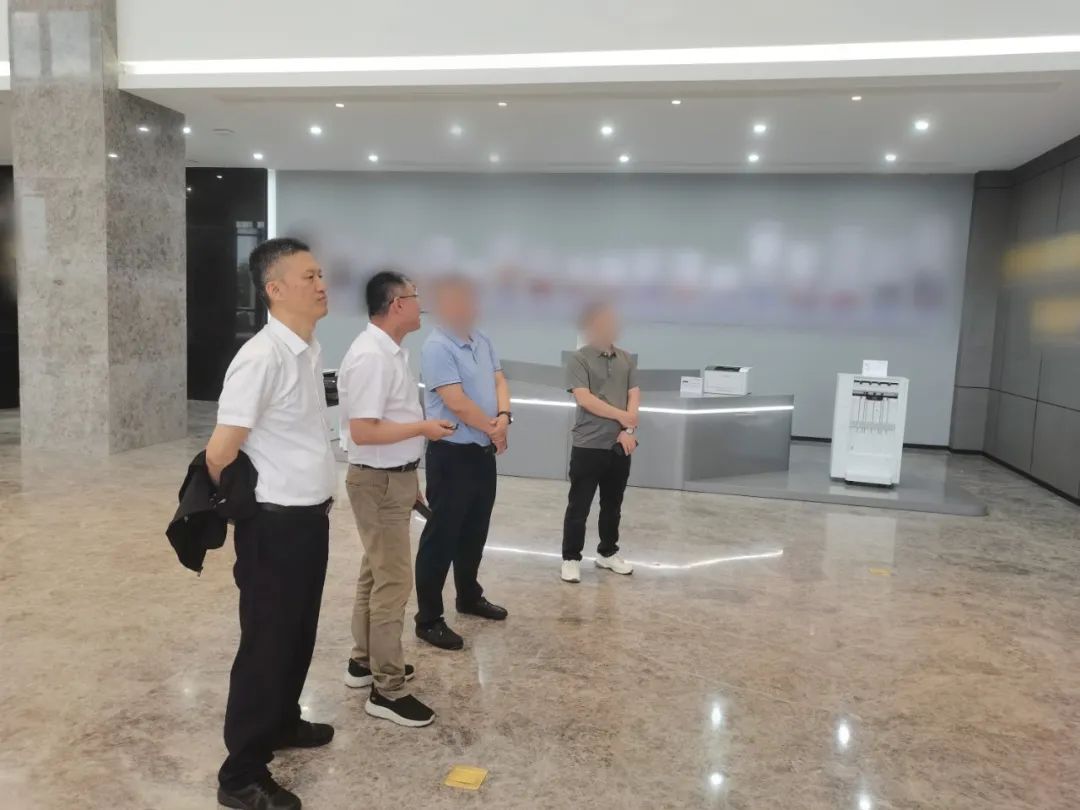 為國內(nèi)一線車企供貨，發(fā)展迅速，影響力深厚！專精特新車載液晶顯示模組擴(kuò)建投資選址項(xiàng)目方實(shí)地考察山東某地方政府