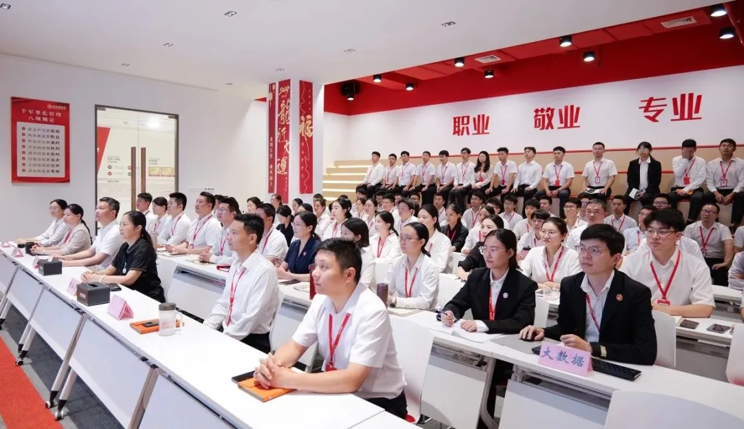 抓好項(xiàng)目開(kāi)發(fā)先手棋，夯實(shí)項(xiàng)目落地硬支撐！9月上旬，集團(tuán)共33個(gè)優(yōu)質(zhì)投資選址項(xiàng)目通過(guò)評(píng)估