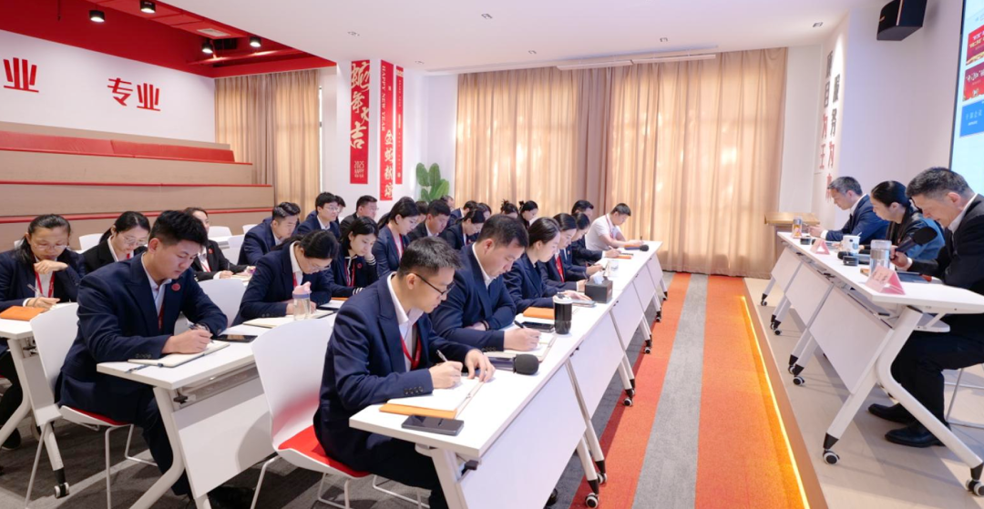 上海東方龍商務集團召開一季度干部會議，剖析發(fā)展現(xiàn)狀，明確“奔跑二季度”沖刺方向