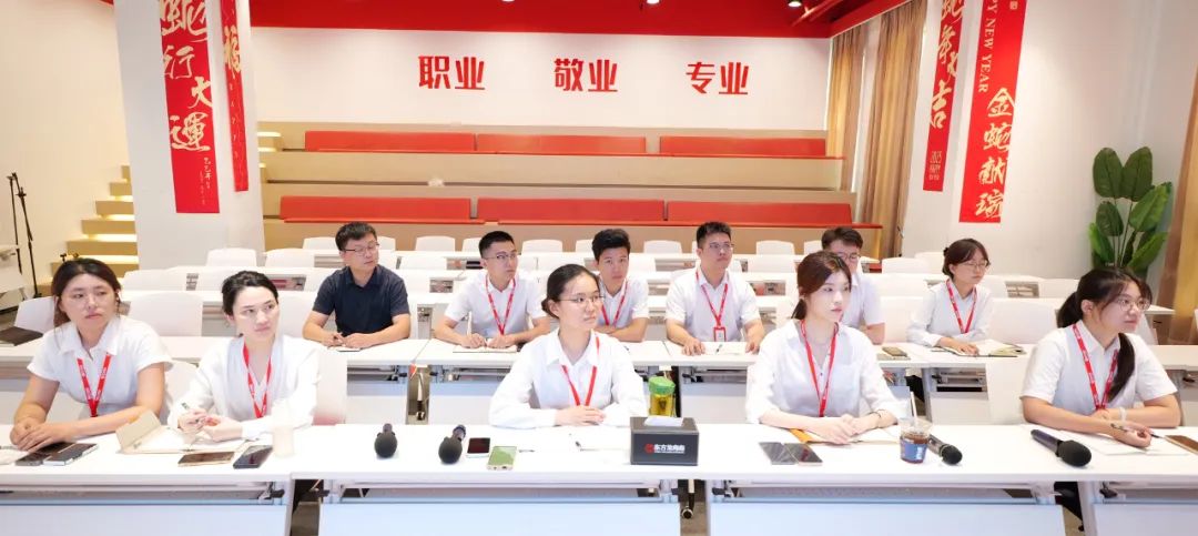 上海東方龍商務(wù)集團(tuán)增添新銳力量，精進(jìn)“三氣”，鍛造專業(yè)！2025年中新員工賦能培訓(xùn)圓滿收官